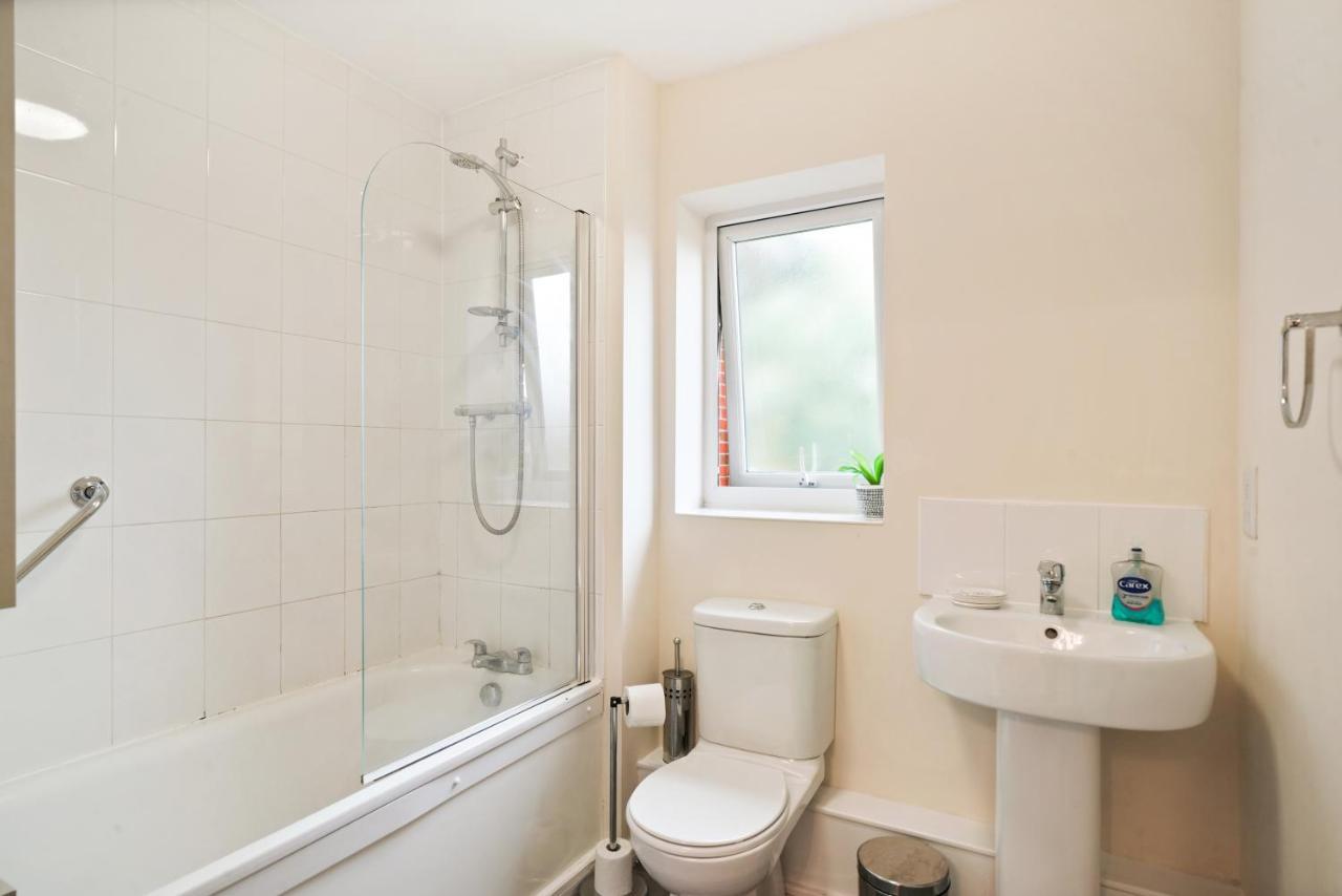 Peaceful 2Br Flat With Historic Bottle Kilns View & Free Parking Located Near City Centre Stoke-on-Trent Exterior photo